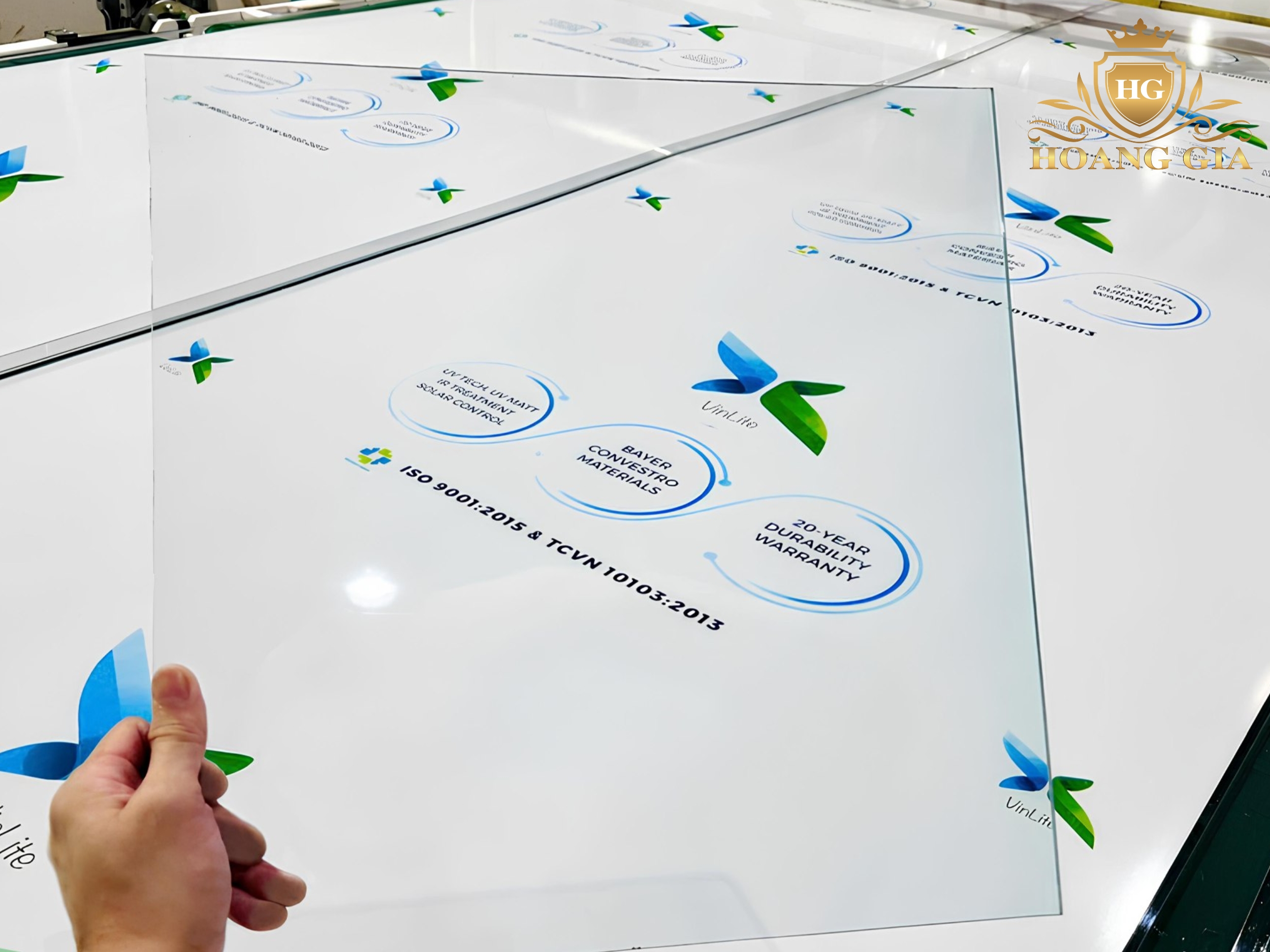 Tấm Polycarbonate trong suốt chống UV