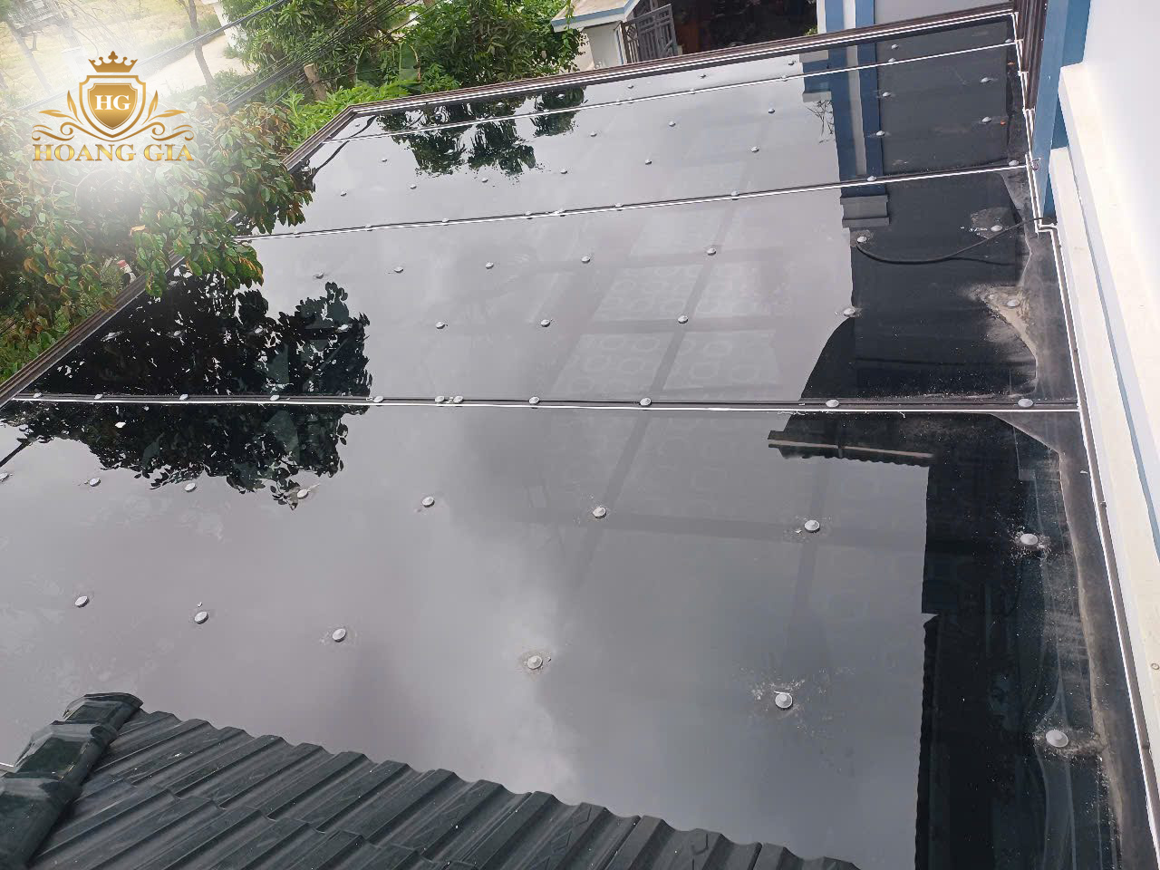 Nguyên nhân mái nhựa poly kêu “rầm rầm” về chiều