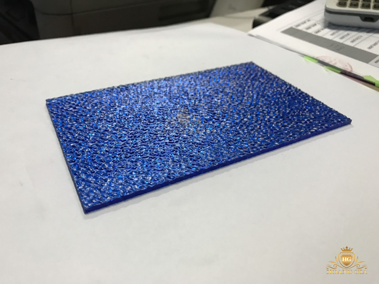 Mẫu tấm poly sần xanh dương